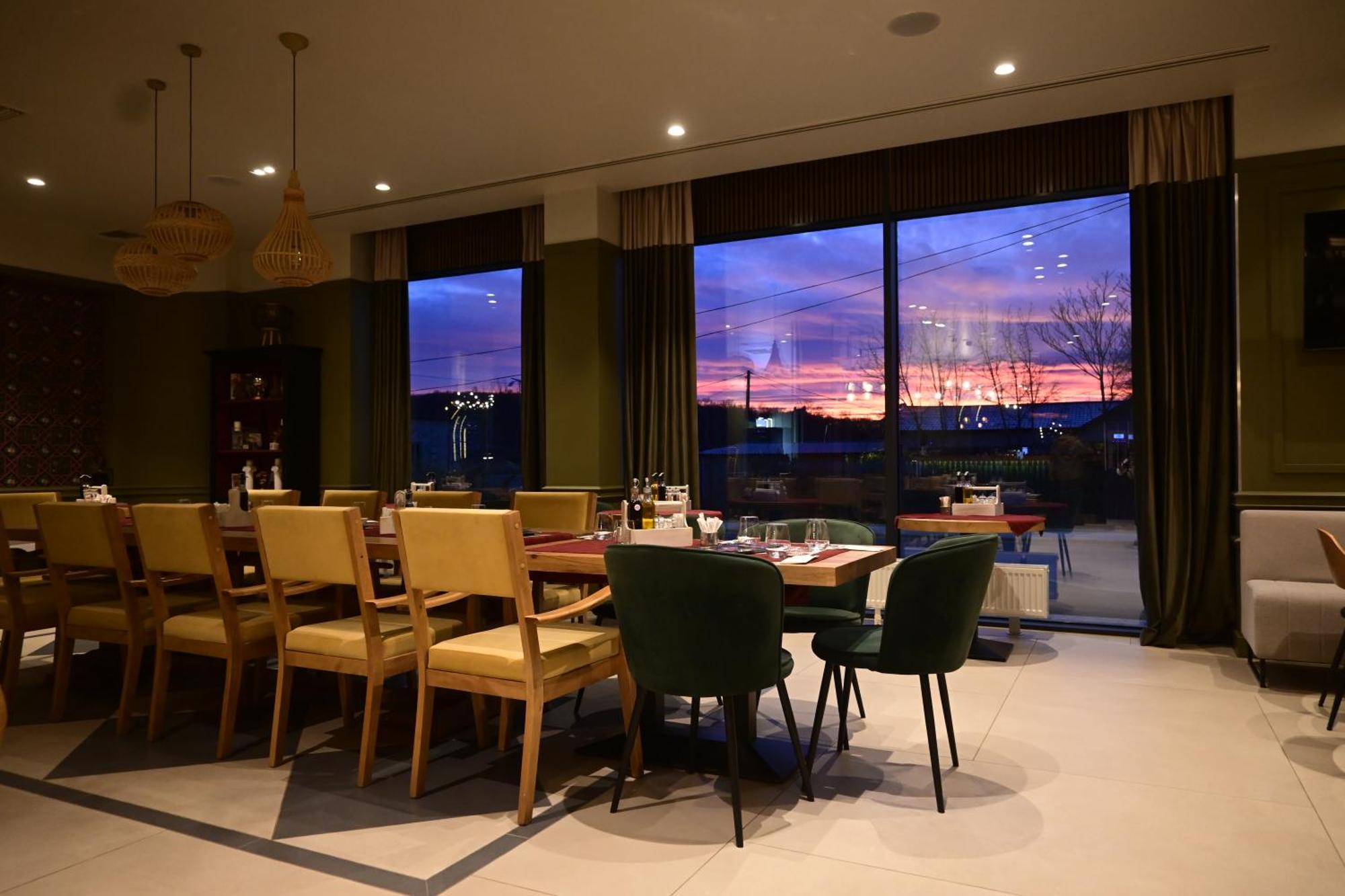 Imperio Hotel Cernavoda Eksteriør billede